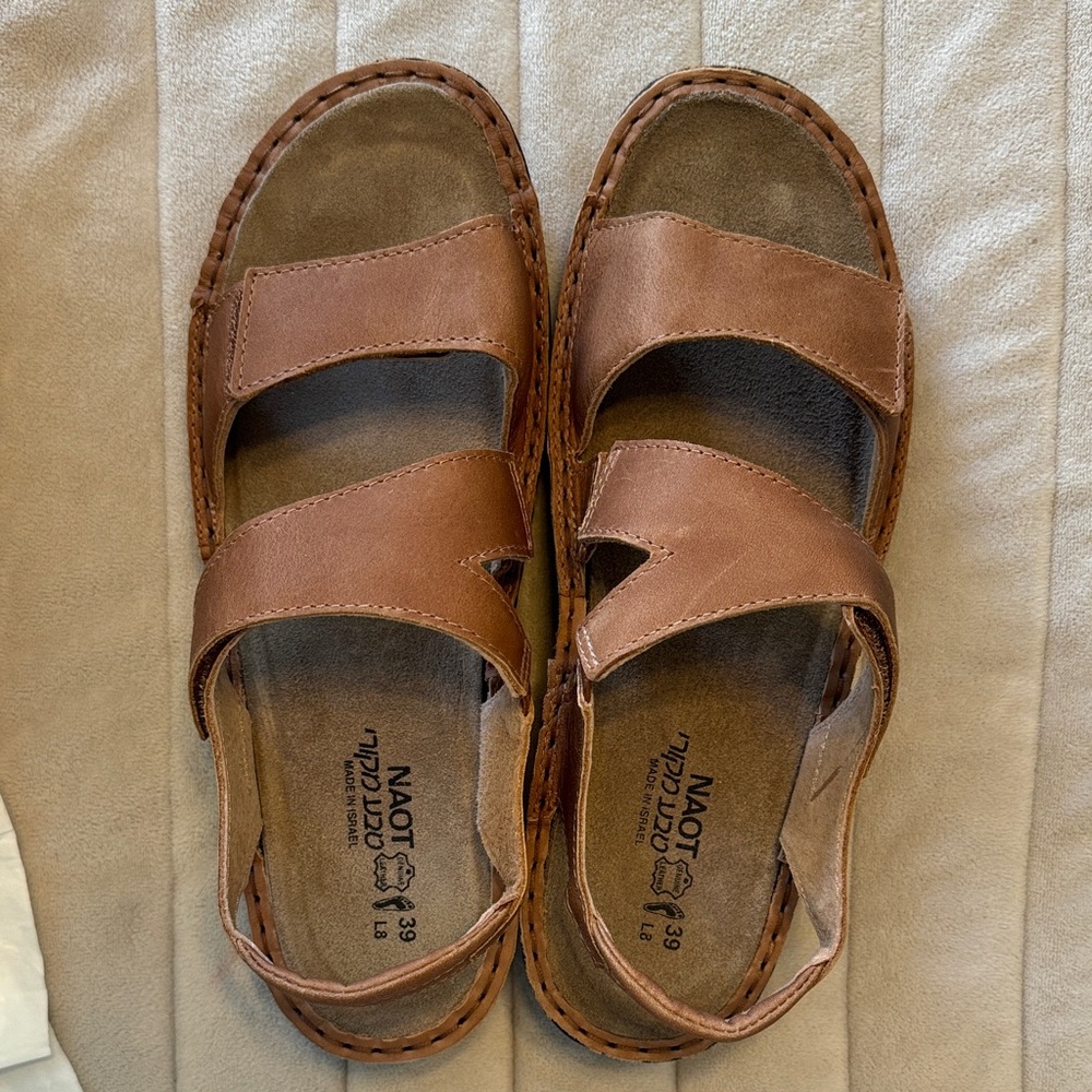 Naot Enid Latte Brown Leather Sandals